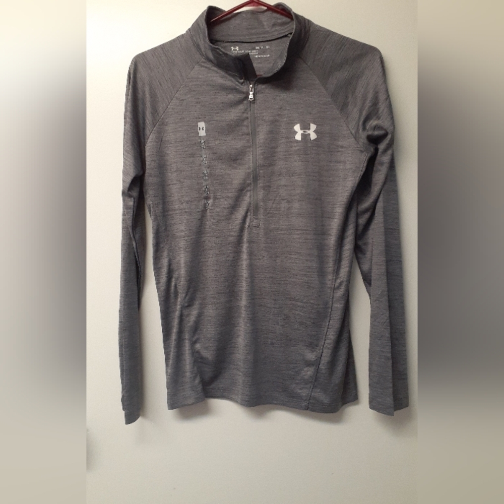 NWT Under Armour loose fit light zip up - size small